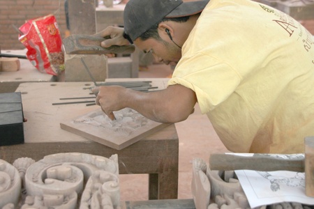 SIEMREAP, KHMER REPUBLIC - FEBRUARY 12 : The unidentified man is working in handicraft center on February 12, 2012 at Siemreap, Khmer Republic.のeditorial素材