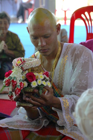YANGSRISURAT, MAHASARAKHAM - MARCH 22 : Unidentified man in naga clothes is in ordination ceremony on March 22, 2012 at Wat Nongbuasantu, Yangsrisurat, Mahasarakham, Thailand.のeditorial素材