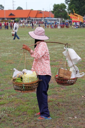 PAYAKKAPHUMPHISAI, MAHASARAKHAM - MAY 19 : Unidentified woman hawker is in traditional north-east Thai sky rocket ceremony and festival on May 19, 2012 at footbal playground, Payakkaphumphisai, Mahasarakham, Thailand.のeditorial素材