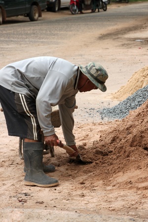 NACHUAK, MAHASARAKHAM - JUNE 14 : Unidentified man is working in the building site on June 14, 2012 at Nachuak district hall, Mahasarakham, Thailand.のeditorial素材