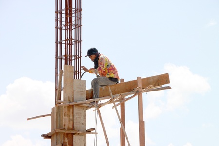 MUANG, BURIRAM - JULY 21 : Unidentified man is working in the building site on July 21, 2012 at Taweekit Plaza, Muang, Buriram, Thailand.のeditorial素材