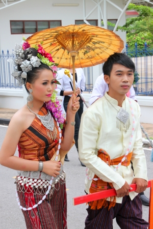 MUANG, MAHASARAKHAM - AUGUST 25 : Unidentified school paraders are marching in sport day, promote good activities and protest in bad social issues on August 25, 2012 at city plaza, Muang, Mahasarakham, Thailand.のeditorial素材