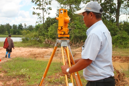 MUANG, MAHASARAKHAM - SEPTEMBER 10 : Unidentified men are surveying location area to build a big dam on September 10, 2012 at local reservoir, Bua Kor, Muang, Mahasarakham, Thailand.のeditorial素材