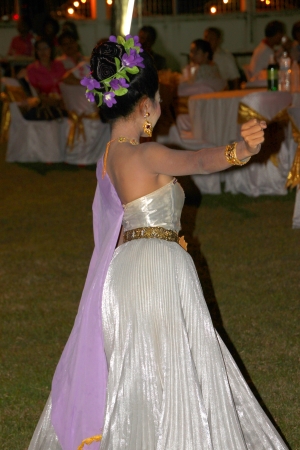 MUANG, MAHASARAKHAM - SEPTEMBER 18 : Unidentified dancer is performing Thai dance in retirement and thank you party on September 18, 2012 at governorのeditorial素材
