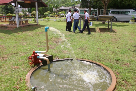 MUANG, MAHASARAKHAM - SEPTEMBER 18 : Unidentified officers are learning in field alternative energy workshop trip on September 18, 2012 at Education and services center 3, Muang, Mahasarakham, Thailand.のeditorial素材