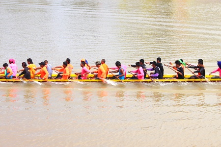CHEE RIVER, THA TUM VILLAGE, MUANG, MAHASARAKHAM - OCTOBER 29 : The unidentified competitors are performing art of traditional local boat parade, boat contest and racing on October 29, 2012 at Chee river, Ta Tum village, Muang, Mahasarakham, Thailand.のeditorial素材