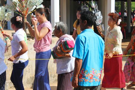 MUANG, MAHASARAKHAM - NOVEMBER 9 : Unidentified Buddhists are parading in religious ceremony  in which yellow robes are presented to the priests at the end of Buddhist Lent on November 9, 2012 at Nong Whai temple, Tha Tum District, Muang, Mahasarakham, Thのeditorial素材