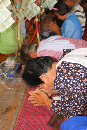 MUANG, MAHASARAKHAM - NOVEMBER 9 : Unidentified Buddhists are making religious ceremony  in which yellow robes and money are presented to the priests at the end of Buddhist Lent on November 9, 2012 at Nong Whai temple, Tha Tum District, Muang, Mahasarakhaのeditorial素材