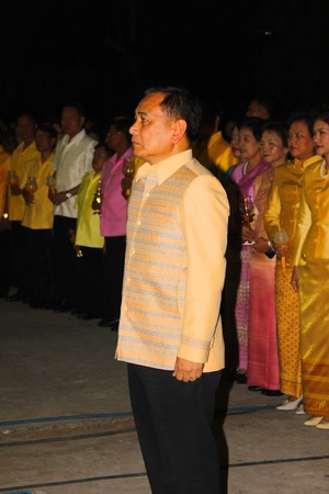 MUANG, MAHASARAKHAM - DECEMBER 5 : Provincial governor, Mr.Noppawat Singhsakda and people are celebrating the king Rama IX birthday on December 5, 2012 at city hall ground, Muang, Mahasarakham, Thailand.のeditorial素材