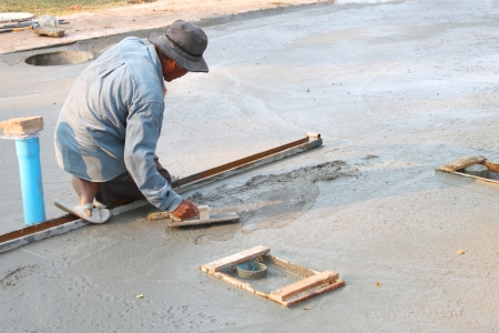 MUANG, MAHASARAKHAM - JANUARY 24 : Unidentified worker is working on public construction site on January 24, 2013 at City Hall Ground, Muang, Mahasarakham, Thailand.のeditorial素材