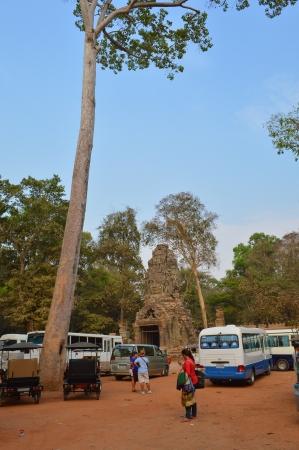 SIEMREAP, KHMER REPUBLIC - FEBRUARY 24 : Unidentified tourists are visiting to classical Khmer construction on February 24, 2013 at Prasat Ta Prohm, Siemreap, Khmer Republic.のeditorial素材