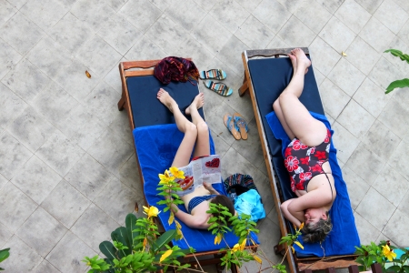BANGKOK, THAILAND - MARCH 21 : Unidentified tourists are relaxing by swimming pool on March 21, 2013 at Prince Palace Hotel, Boe Bae Tower, Bangkok, Thailand.のeditorial素材