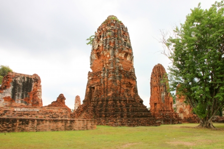 Ancient architecture at Wat Mahatat, Ayutthaya, Thailandの写真素材