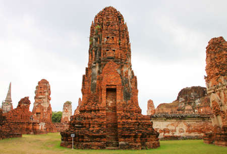 Ancient architecture at Wat Mahatat, Ayutthaya, Thailandの写真素材