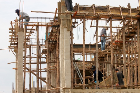 MAHASARAKHAM, THAILAND - MAY 22 : Unidentified workers are working on city hall building site on May 22, 2013 in Mahasarakham, Thailand.のeditorial素材