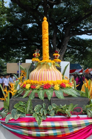 MAHASARAKHAM, THAILAND - JULY 19 : Unidentified people are participating in Buddhist Lent festival parade at city hall plaza on July 19, 2013 in Mahasarakham, Thailand.のeditorial素材