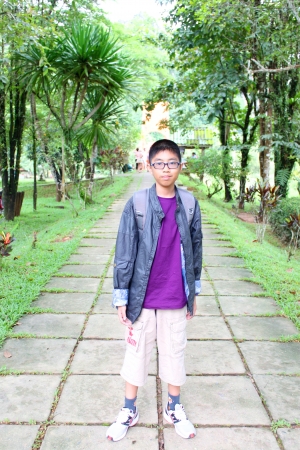 VANG VIENG, LAO P D R  - AUGUST 24   Unidentified child aged 14 years is taken photograph for memorial in front of Jang Cave on August 24, 2013 in Vang Vieng, Lao P D R  のeditorial素材