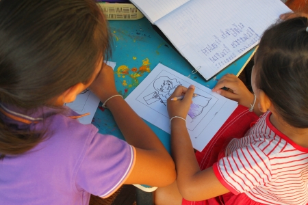 MAHASARAKHAM, THAILAND - OCTOBER 17   Unidentified children aged 6-10 years are writing and drawing in public healthy mobile project at Non Mi village on October 17, 2013 in Muang Mahasarakham, Thailand のeditorial素材