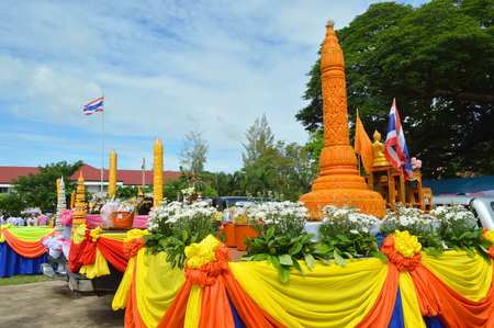 MAHASARAKHAM - JULY 10   Thai people participate in Buddhist Lent festival parade at city hall plaza on July 10, 2014 in Mahasarakham, Thailand のeditorial素材