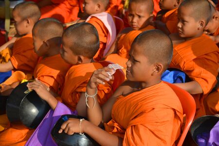 PAYAKKAPHUMPHISAI - APRIL 13 : Buddhist novices are waiting for people to give food for alms on April 13, 2015 in Payakkaphumphisai, Mahasarakham, Thailand. This day is Songkran Day.のeditorial素材