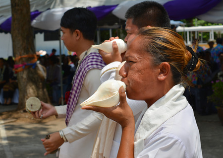 MAHASARAKHAM - APRIL 12 : Priests are blowing conch and performing Brahma worship ceremony in songkran festival at Mahasarakham university on April 12, 2015 in Mahasarakham, Thailand.のeditorial素材