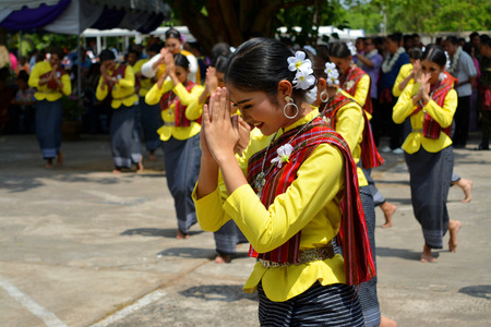 MAHASARAKHAM - APRIL 12 : Women in ancient Thai costume are dancing for Buddha worship ceremony in songkran festival at Mahasarakham university on April 12, 2015 in Mahasarakham, Thailand.のeditorial素材