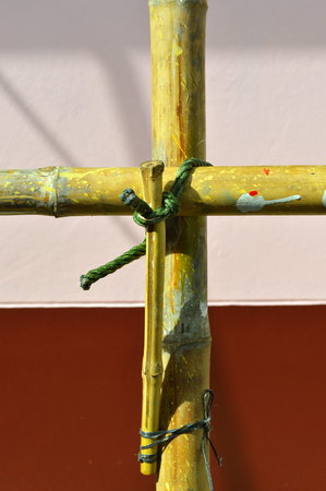 Thai folk wisdom of how to tie rope tightly in building construction siteの写真素材