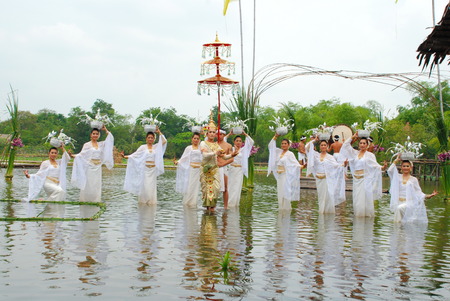 AYUTHAYA, THAILAND  : Unidentified Thai dancers perform the Thai literature called "Manora" at Ayutthaya Klong Sa Bua & Water Theater in Ayuthaya, Thailand.のeditorial素材