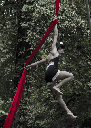 Dancer dancing hanging by a bedsheetのeditorial素材