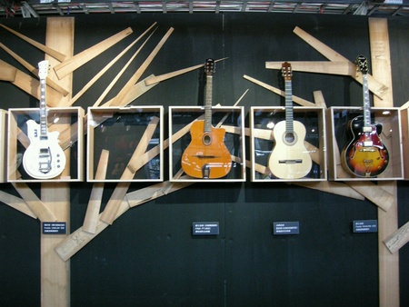 An art guitar treeの素材