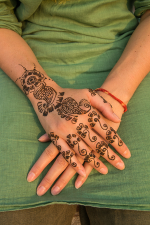 Beautiful henna painting pattern on women handの写真素材