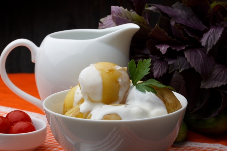Boiled potatoes with parsley and sour creamの写真素材