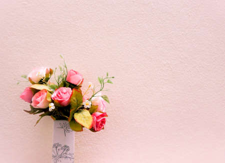pink rose in vaseの写真素材