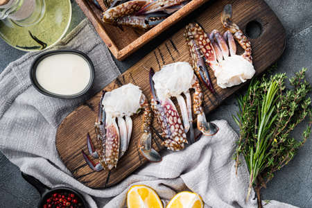 Fresh blue swimming crab Horse crab, Blue crab, Flower crab claws set, on gray background, top view flat layの写真素材