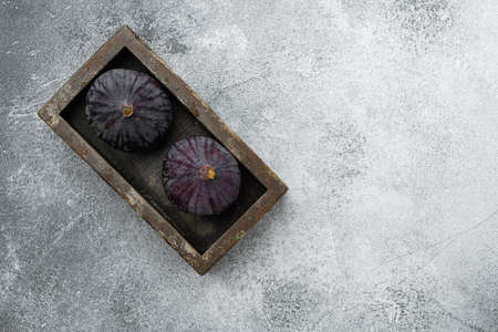 Ripe Figs set, on gray stone table background, top view flat lay, with copy space for textの写真素材