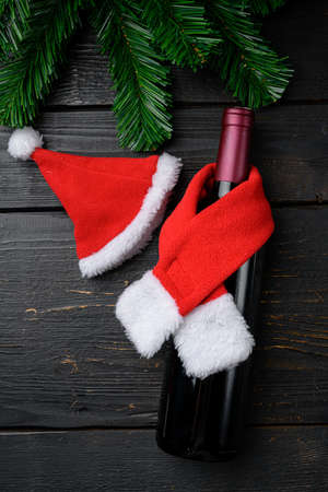 Christmas tree branches wine set, on black wooden table background, top view flat lay, with copy space for textの写真素材