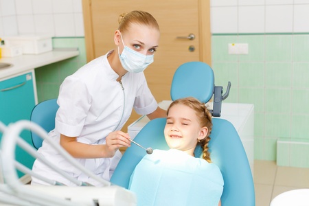 Little girl sitting in the dentists officeの写真素材
