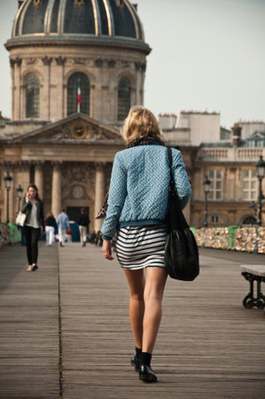 woman in the Arts bridge in Parisのeditorial素材