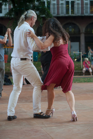 MULHOUSE - France - 5 August 2017 - couple of tango dancers Square of the stock exchangeのeditorial素材