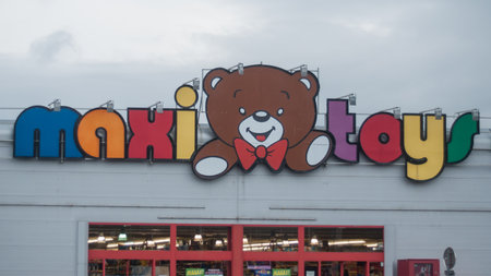 Mulhouse - France - 10 November 2017 - entry of the store Maxi Toys  the French group loan distribution to toysのeditorial素材