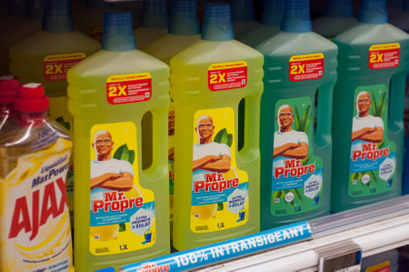 Mulhouse - France - 3 October 2018 - closeup of french detergent bottle from Mr propre brand  at Super U supermarket, with french text "mr proper", traduction in english : mister cleanのeditorial素材