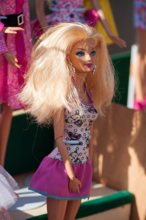 brunstatt - France - 15 Septembre 2019 - Closeup of Barbie dolls collection at flea market in the streetのeditorial素材
