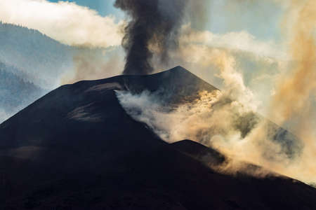 Views of eruption of Cumbre Vieja Volcano. The Palm.の写真素材