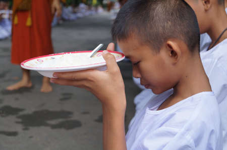 Thai Buddhist give food offerings to Buddhist monkのeditorial素材