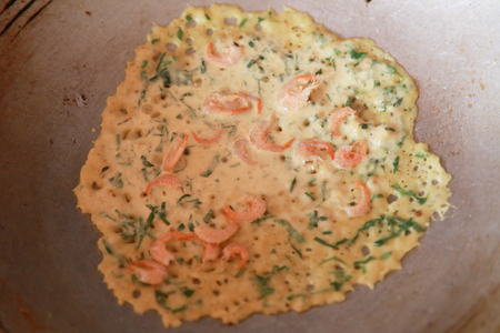 cooking traditional thai food with shrimp in panの写真素材
