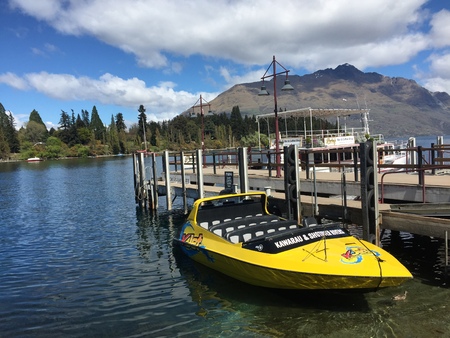 Queenstown Waterfront turquoise crystal clear waterのeditorial素材