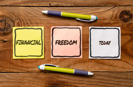 Hand writing sign Financial Freedom. Conceptual photo Having money Free from worry when it comes to cash flow Setting New Ideas Creating Fresh Thoughts Seeking Purpose Planning Aheadの写真素材