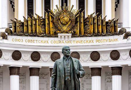 Moscow, Russia - 02 14 2014: Statue of Lenin with the golden Soviet sickle and hammer and Cyrillic writing of "Union of Soviet Socialist Republics"のeditorial素材