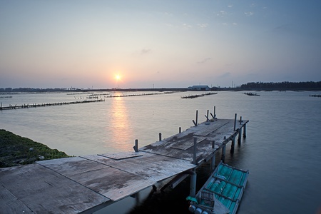 beautiful sunset in Taiwan at a Oysの写真素材