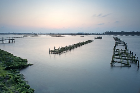 beautiful sunset in Taiwan at a Oysの写真素材
